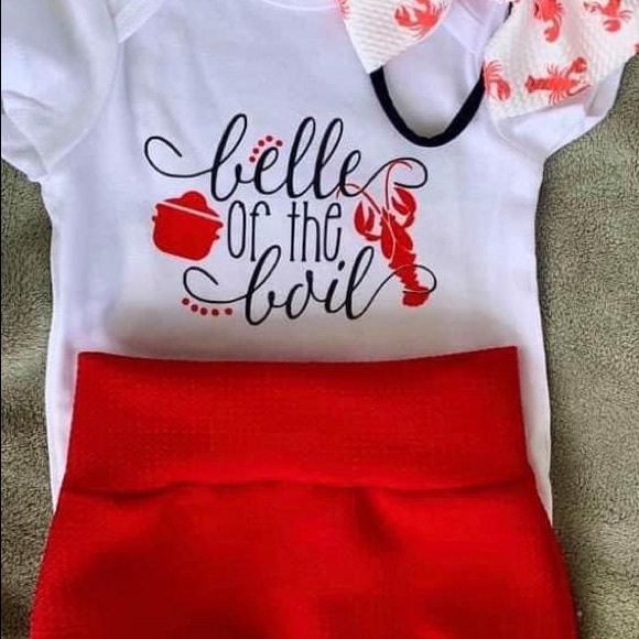 Custom Onesie, bummy & bow sets - Picture 5 of 5